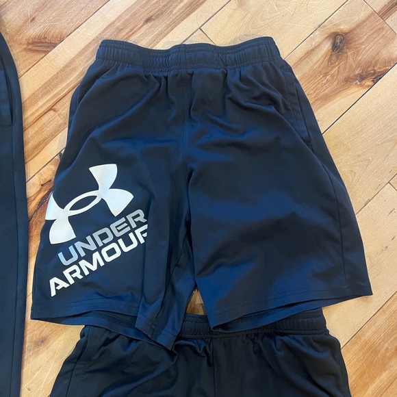 Under Armour Lot of three boys youth large/xl - Picture 6 of 7